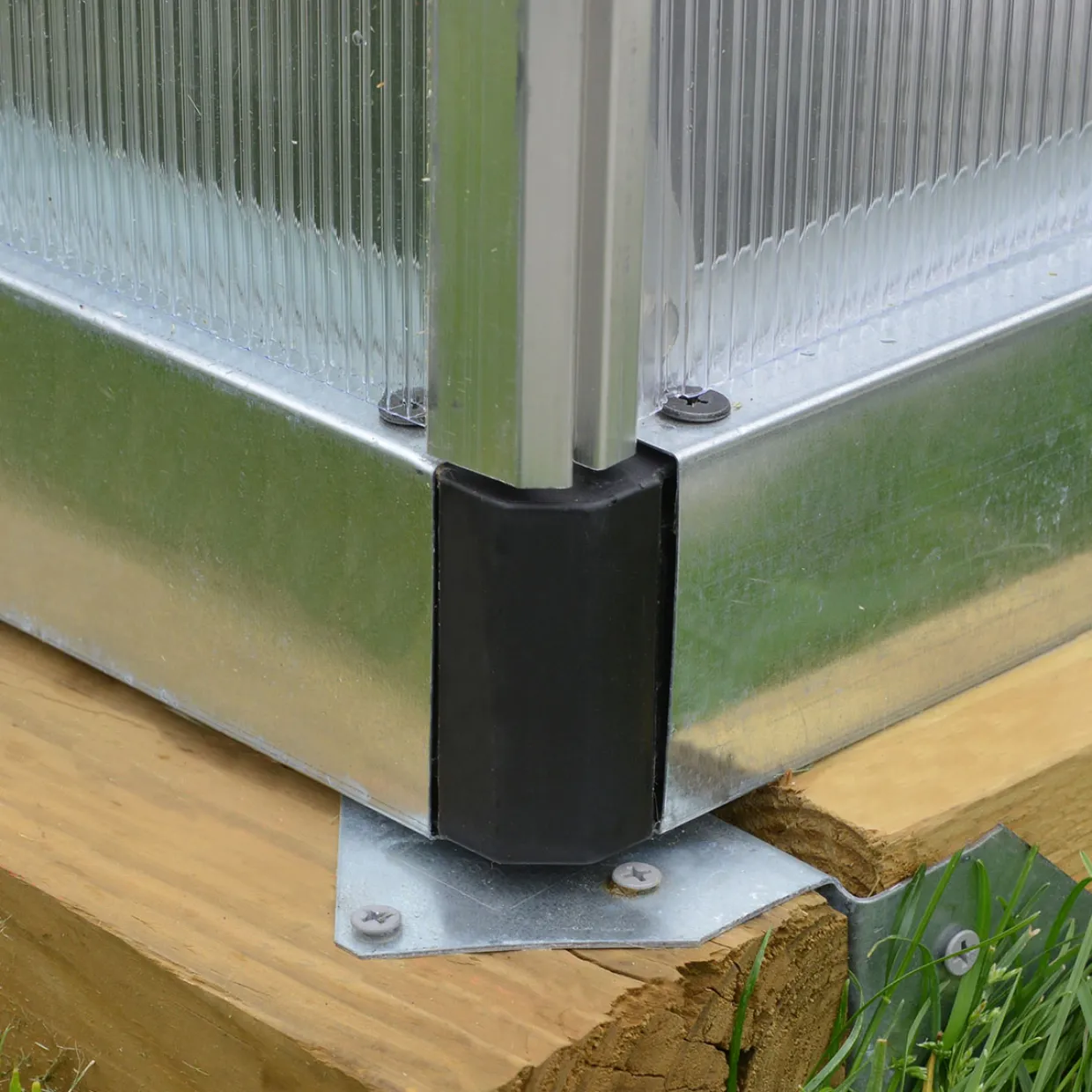 Bella Aluminiumram med UV-Skyddad Polykarbonat & Ventilationsfönster, 8,9 m²