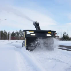 Core med Gräsklipparmodul och Snöslungemodul