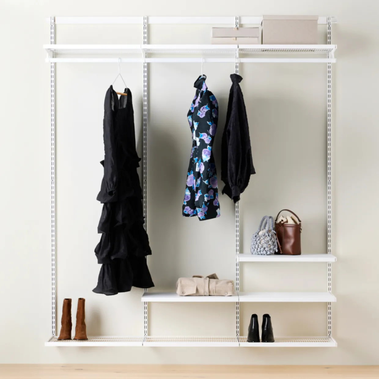 Decor+ Enkel med Hyllor