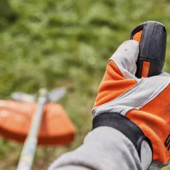 FS 131 inkl Sele och Tre Skärutrustningar