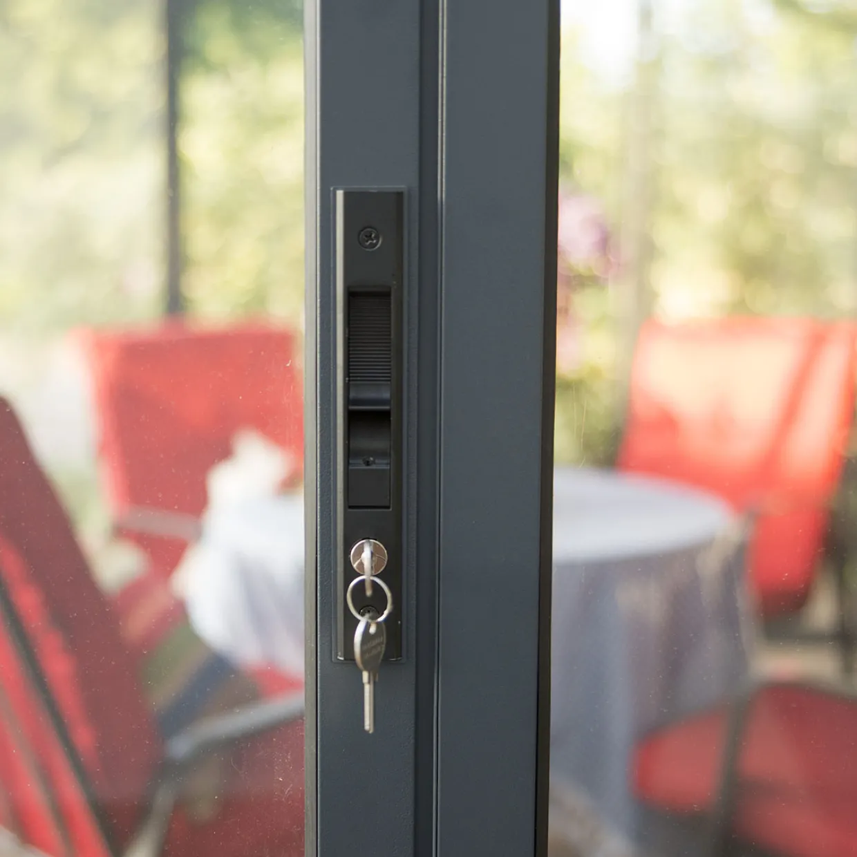 Ledro Aluminiumstomme med UV-Skyddat Glas, Låsbara Dörrar, Grå, 12,7 m²