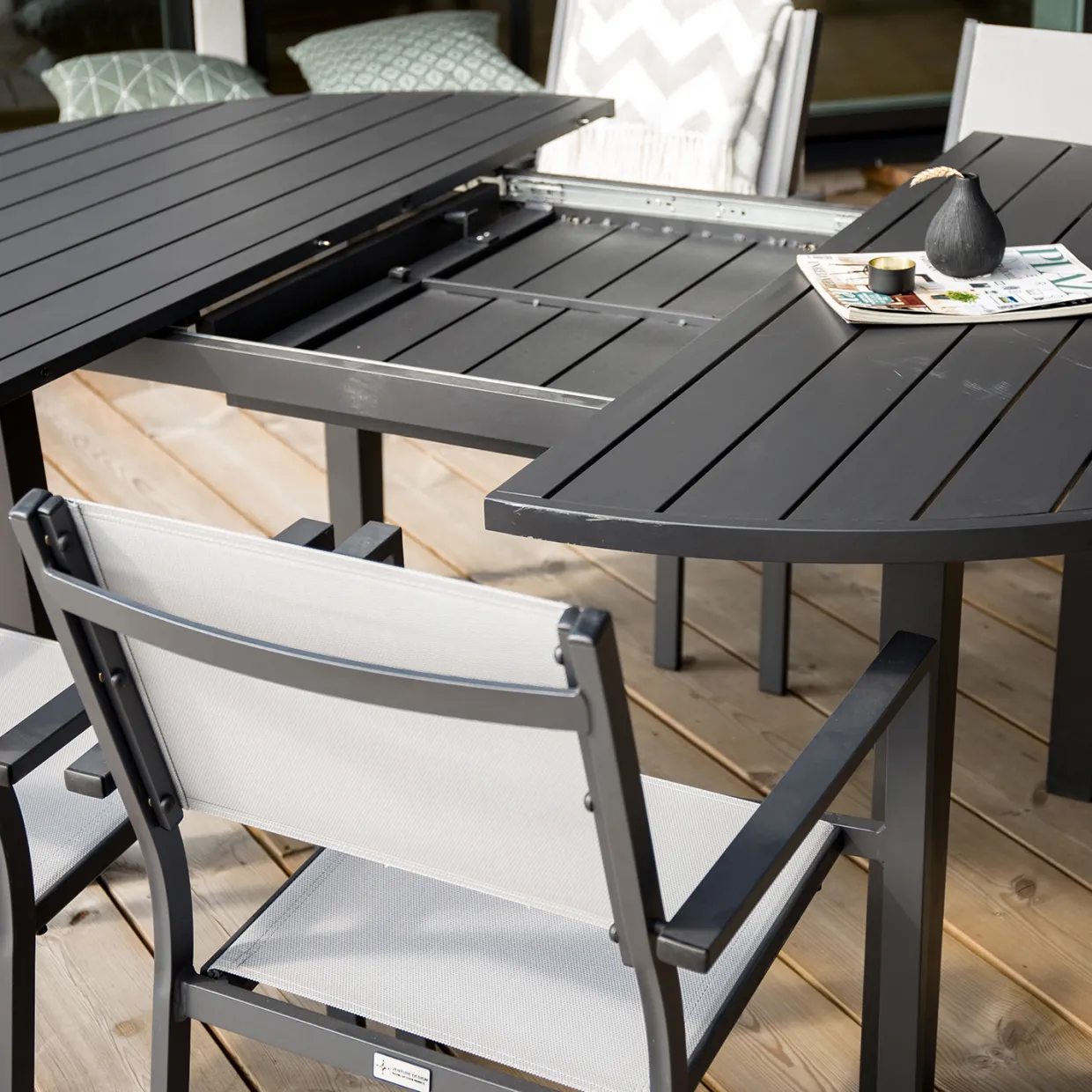 Marbella Förlängningsbart Aluminiumbord, Ovalt Ø 140 cm Svart