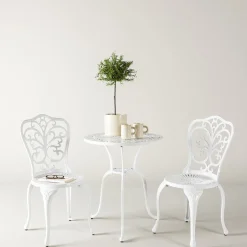 Nandin Klassisk Cafégrupp med Runt Bord & 2 Stolar i Aluminium, Vit