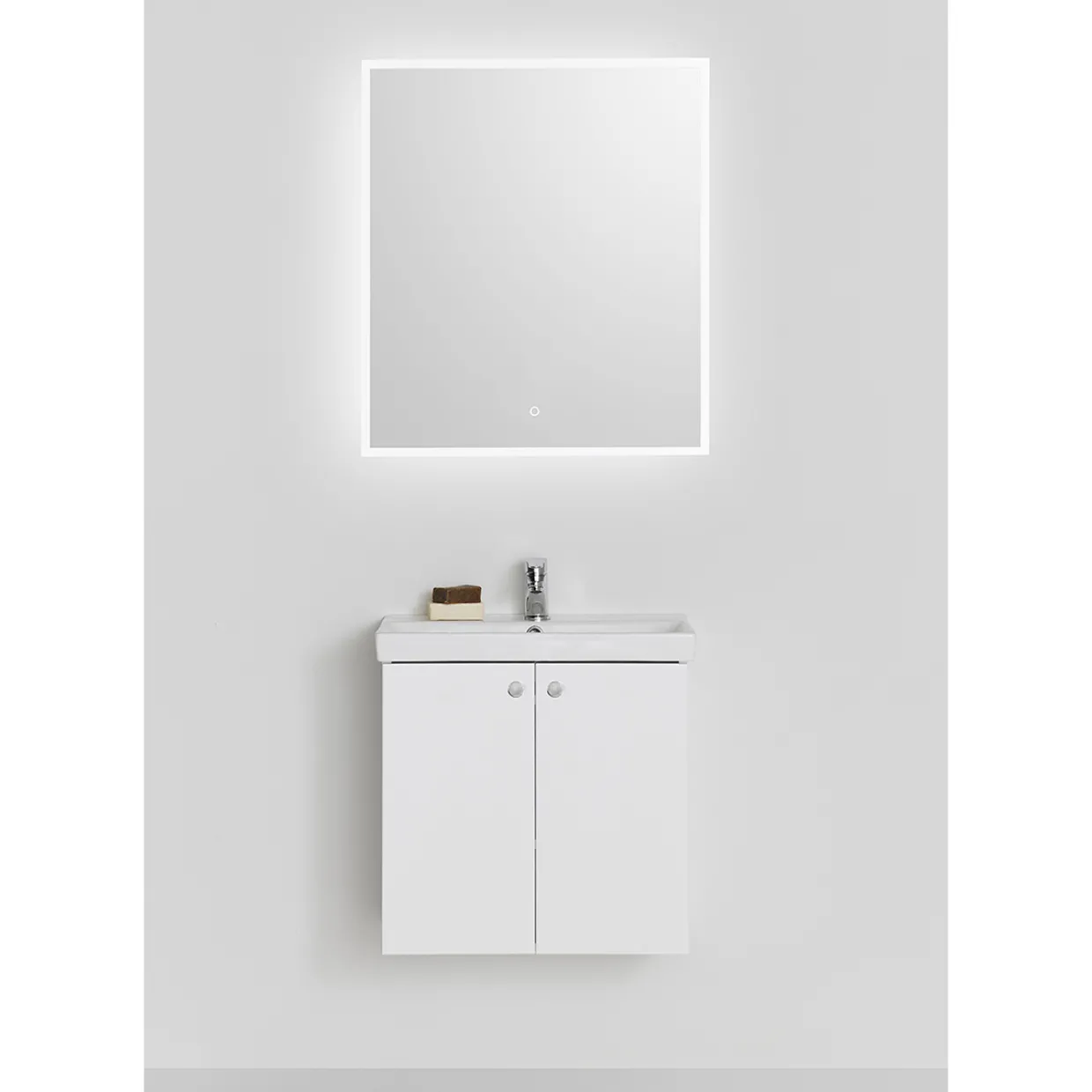 Neat 550 med Luckor och Spegel Store Square LED