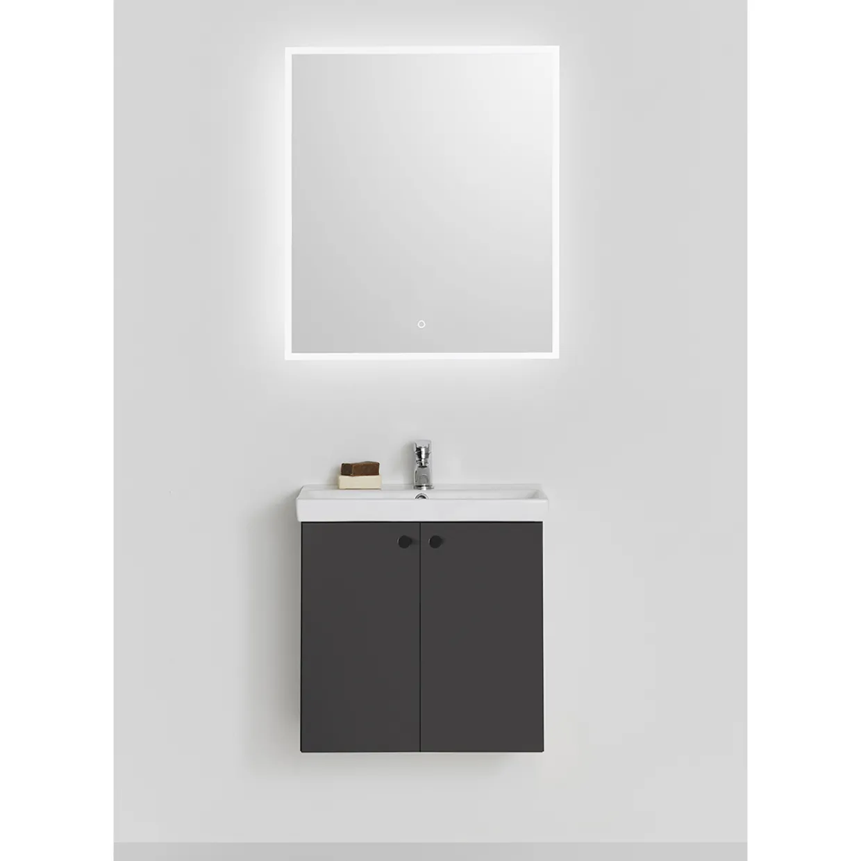 Neat 550 med Luckor och Spegel Store Square LED
