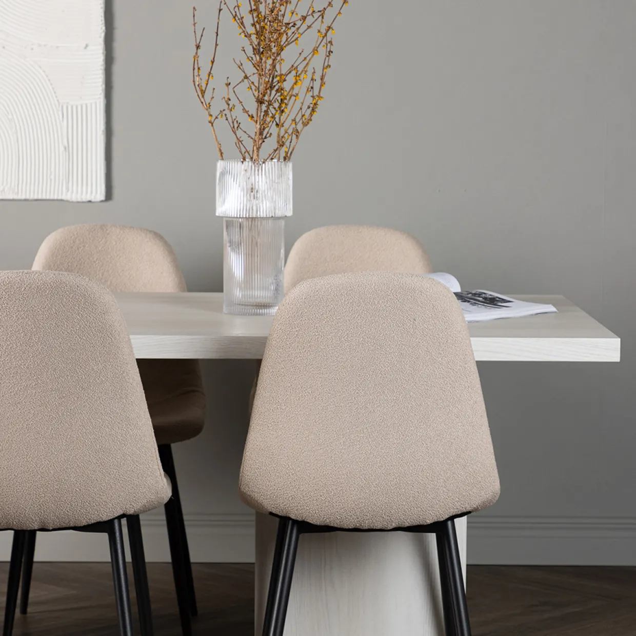Olga med 6 Polar Stolar