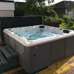 61 Quartz White 49 Jets Spabad för 6 Personer