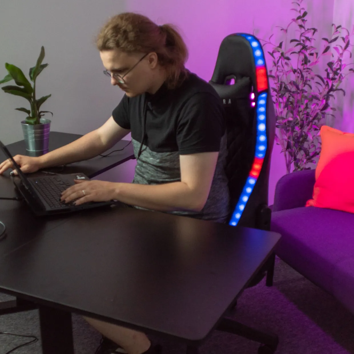RGB Svart Justerbar med Inbyggda RGB-Lampor