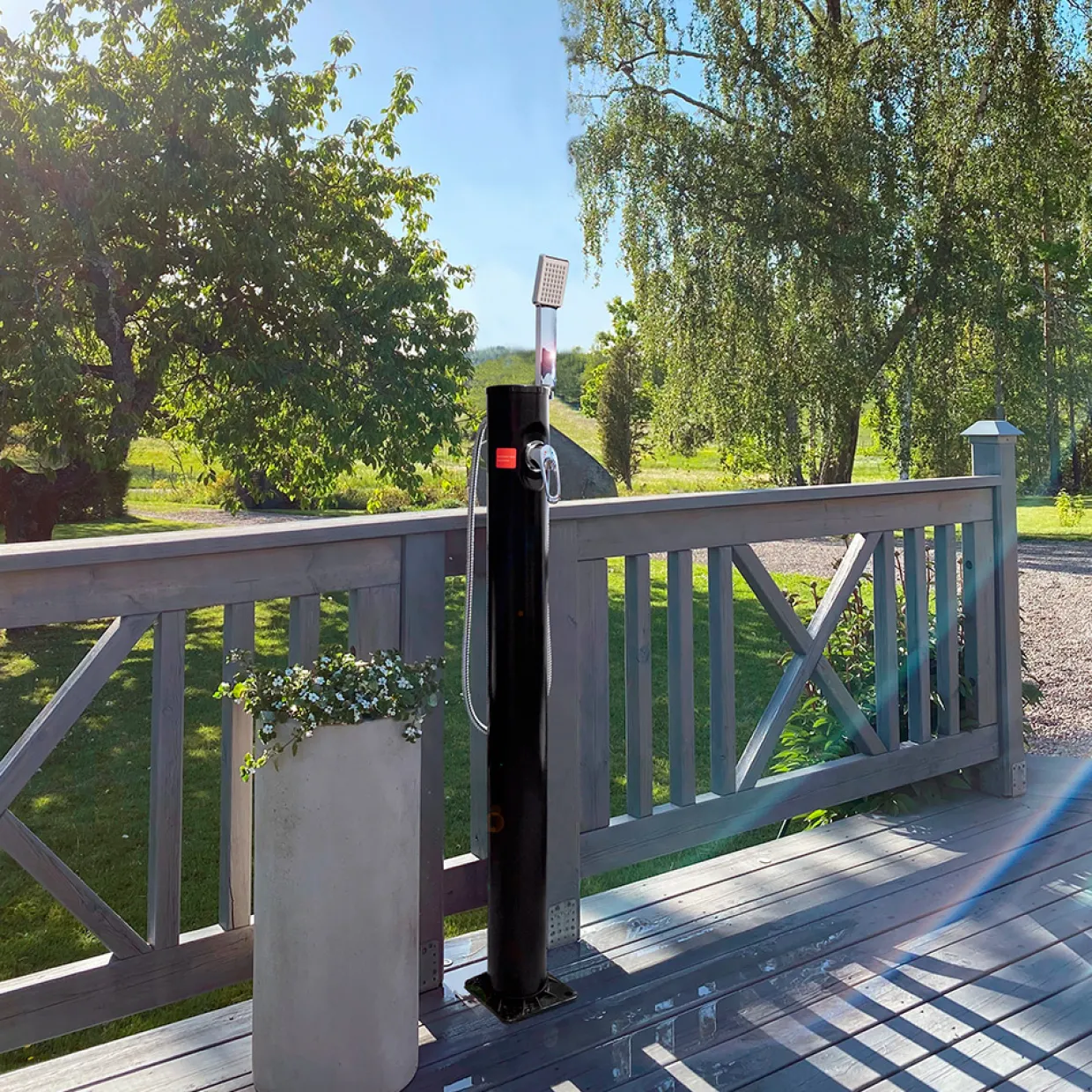 Sunny 10 Light Soluppvärmd Trädgårdsdusch med Duschhantag
