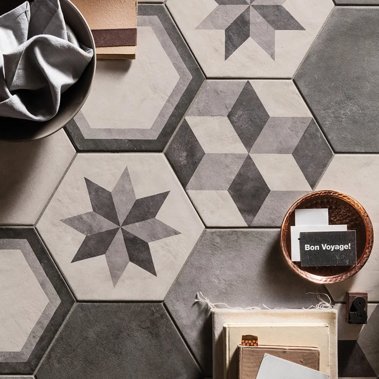Terra Black Hexagon Mix 22x25 cm