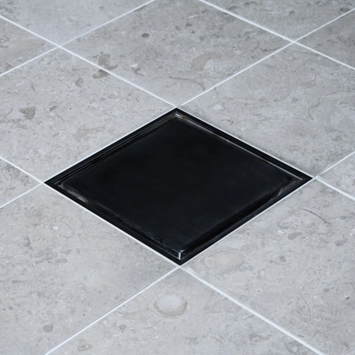 Tile in Frame 147 Svart