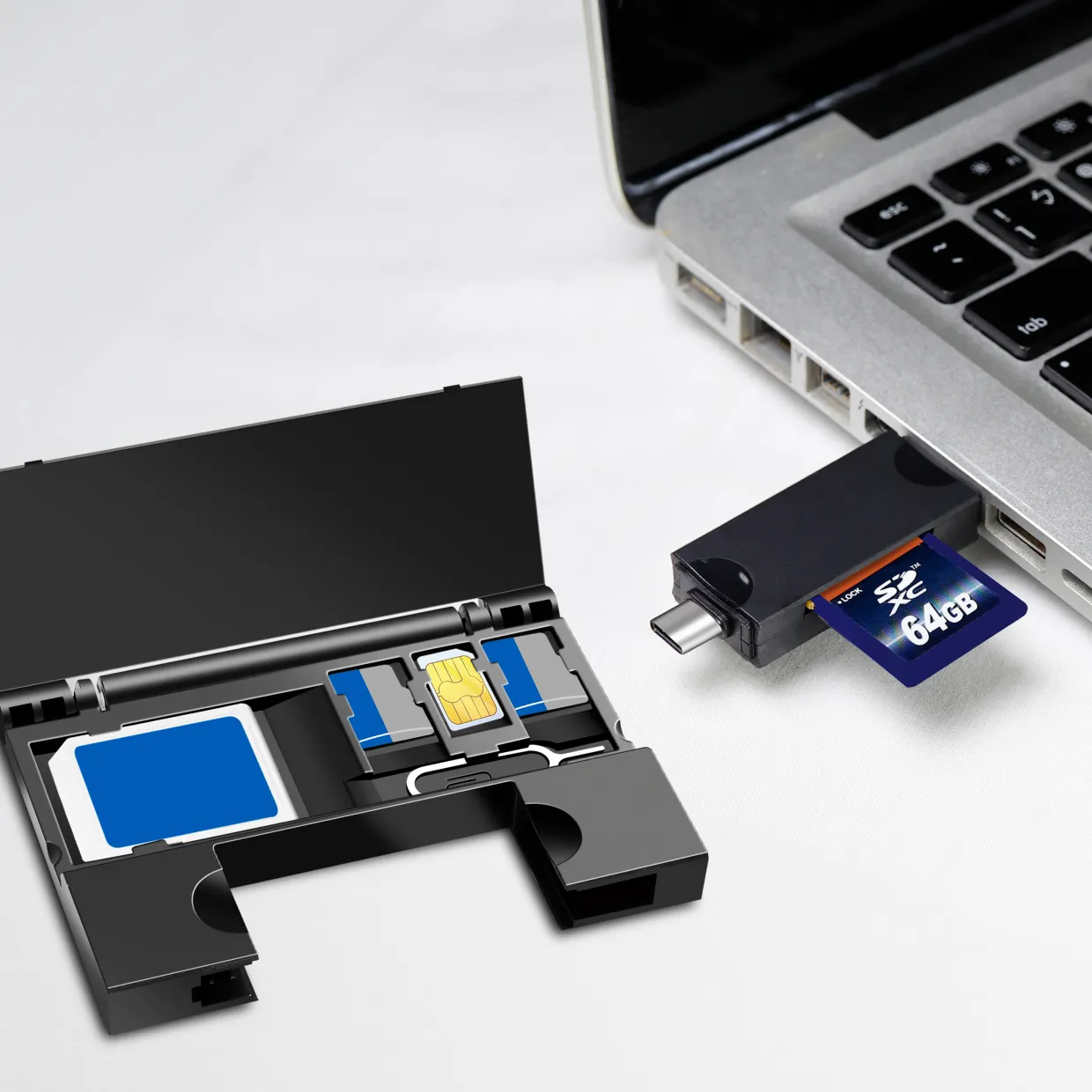 USB-C + USB-A MicroSD - och SD-kort inkl. Förvaring