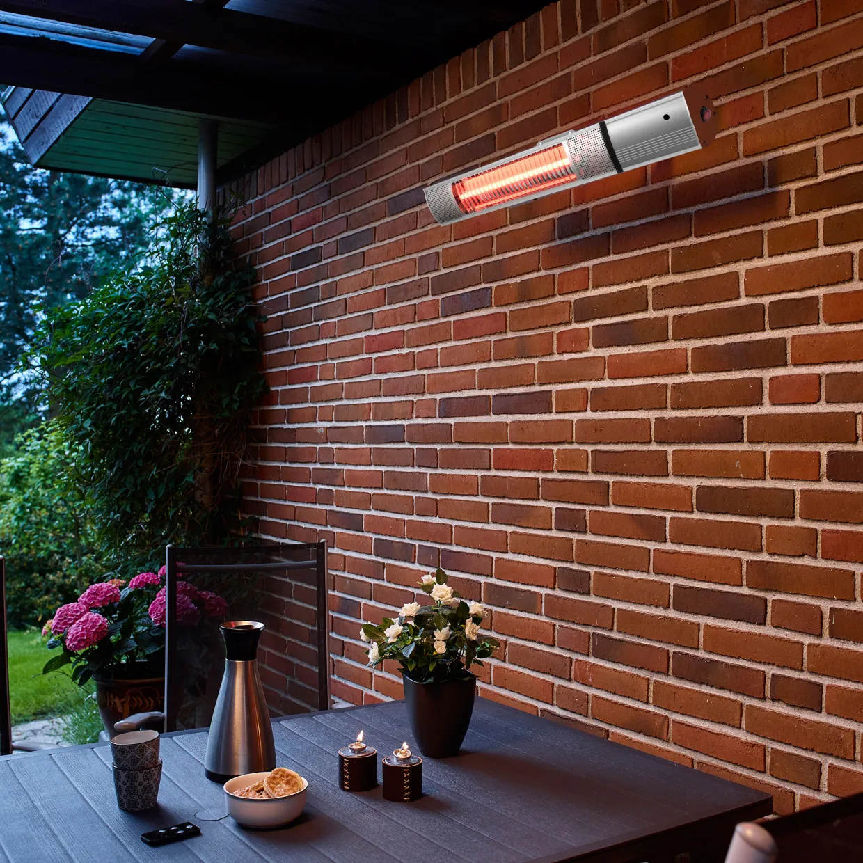 1500W Hängande Väggmonterad Terrassvärmare med Fjärrkontroll i Aluminium